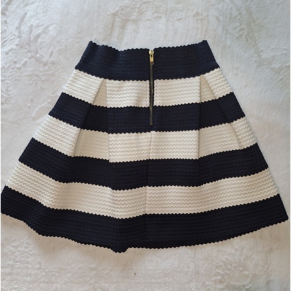 HONEY PUNCH Navy/White Striped Textured Structural Skirt ( Women's Small) - Picture 3 of 8